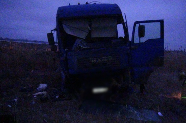 Водитель фуры получил травмы, мужчину доставили в больницу Водитель фуры получил травмы, мужчину доставили в больницу