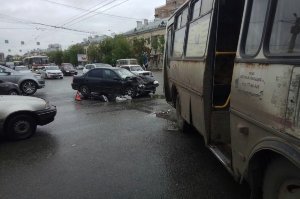 Автобус двигался по маршруту № 14 Автобус двигался по маршруту № 14