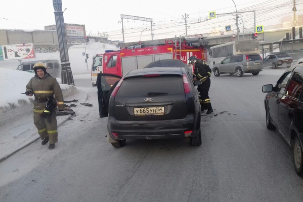 Машина загорелась во время движения по кольцу Машина загорелась во время движения по кольцу