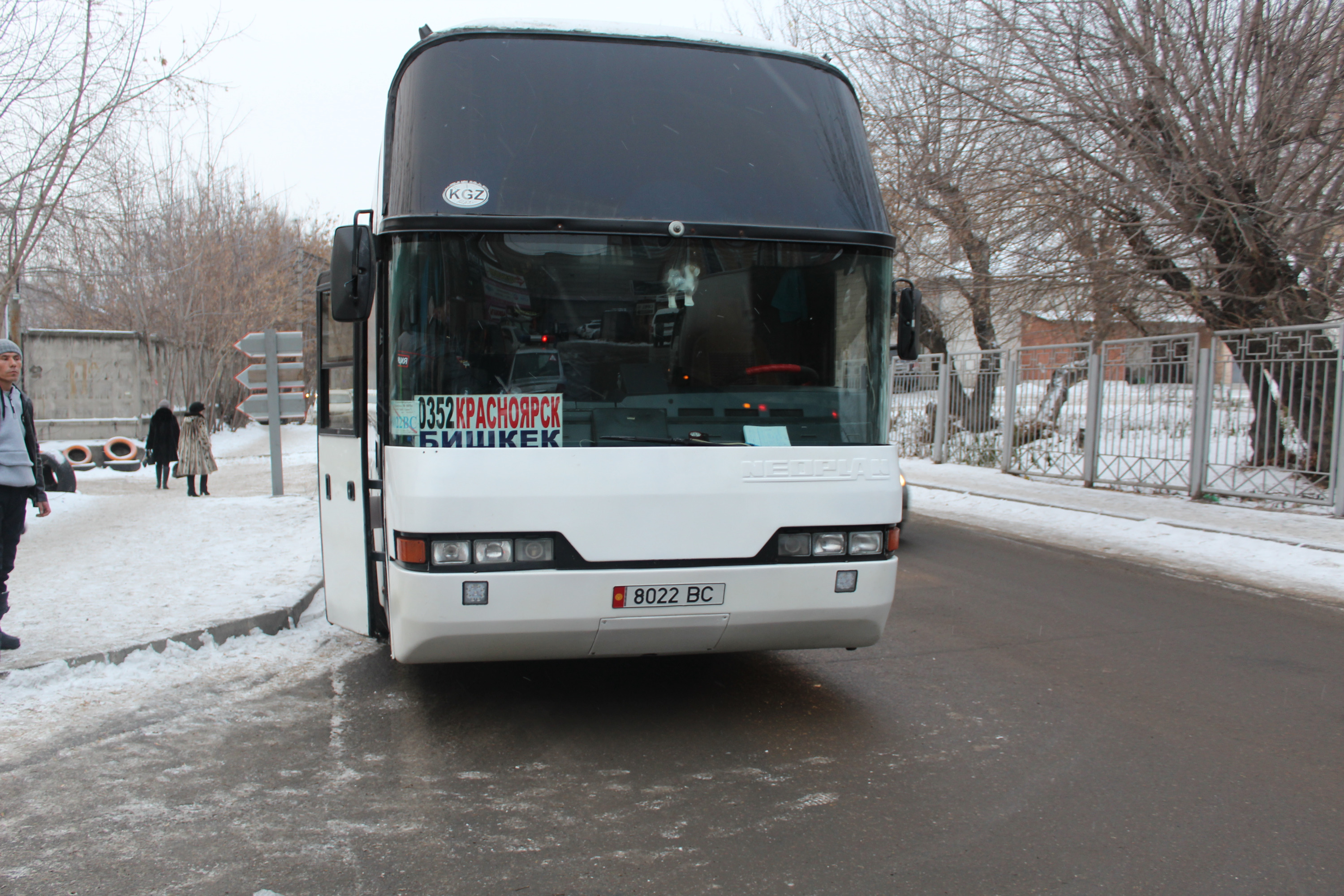 Новосибирск бишкек автобус. Красноярский Бишкек автобус. Автобус Красноярск Бишкек. Автобус Томск Красноярск. Автобус Красноярск автовокзал.