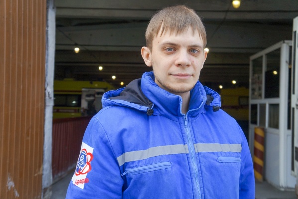Алексей Юшков на скорой работает недавно, но уже стал рекордсменом нашей области по количеству спасенных жизней Алексей Юшков на скорой работает недавно, но уже стал рекордсменом нашей области по количеству спасенных жизней