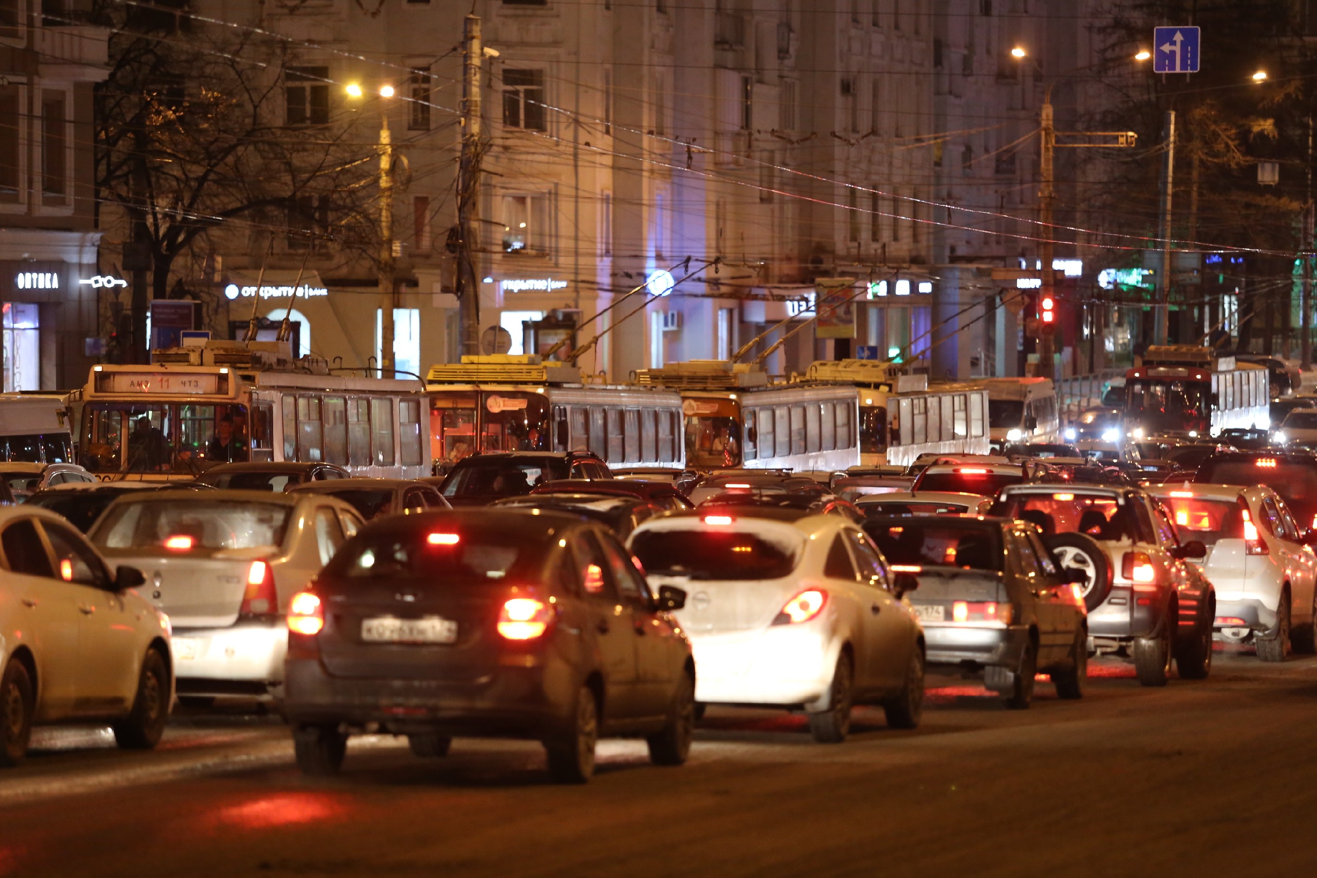 Жители города сегодня добираются до дома чуть дольше, чем рассчитывали Жители города сегодня добираются до дома чуть дольше, чем рассчитывали