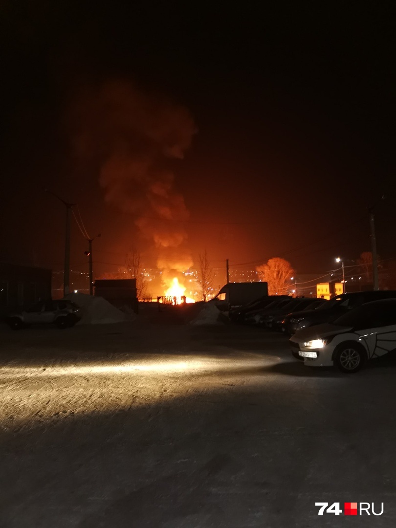 В небо взлетел столб пламени В небо взлетел столб пламени