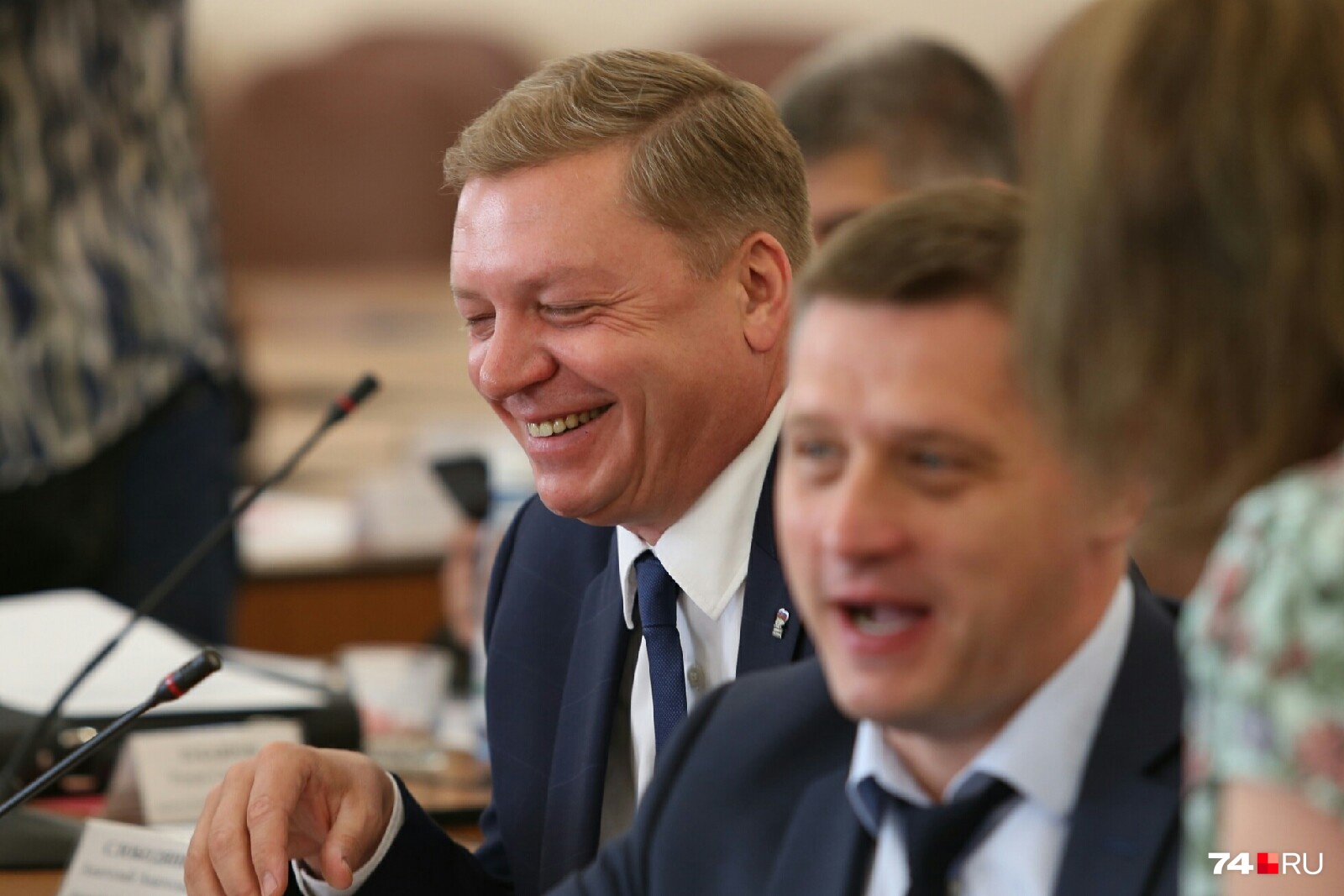 Дмитрий Холод (слева) вместе со всеми шутил и смеялся Дмитрий Холод (слева) вместе со всеми шутил и смеялся