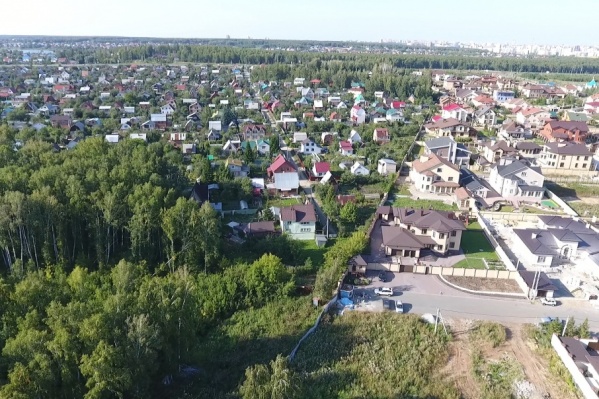 Трассу поведут по садам, чтобы не трогать соседний элитный посёлок Трассу поведут по садам, чтобы не трогать соседний элитный посёлок