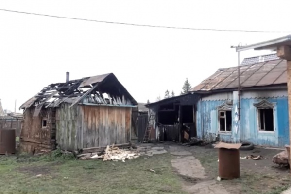Дом устоял, но мать с детьми спастись не успели Дом устоял, но мать с детьми спастись не успели