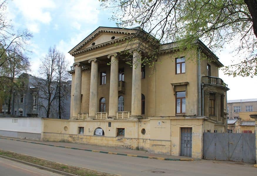 Усадьба купцов Каменских выглядит монументально Усадьба купцов Каменских выглядит монументально