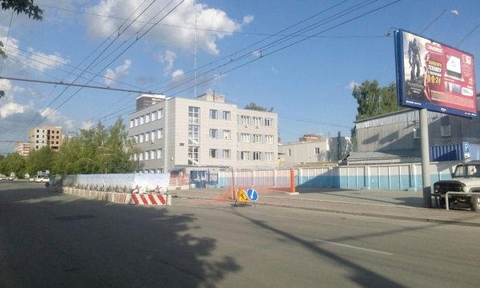 Проезжая часть сузилась на 6 метров Проезжая часть сузилась на 6 метров