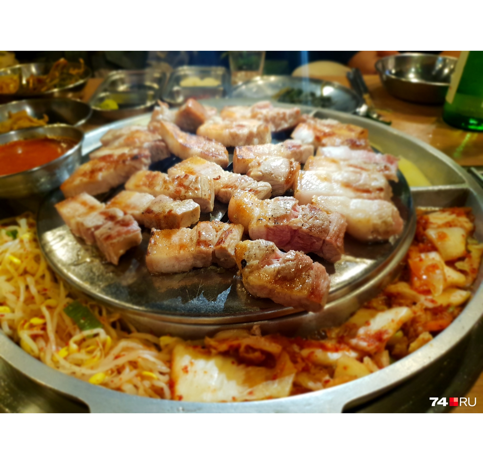 Еда Кореи разнообразна — от мясных блюд до морепродуктов Еда Кореи разнообразна — от мясных блюд до морепродуктов