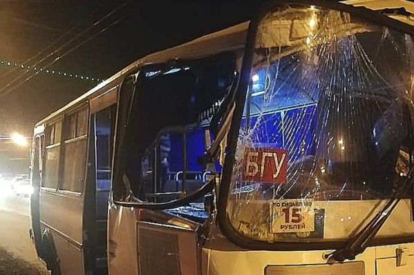 Автобус ехал по маршруту № 266 от БГУ в сторону Сипайлово Автобус ехал по маршруту № 266 от БГУ в сторону Сипайлово