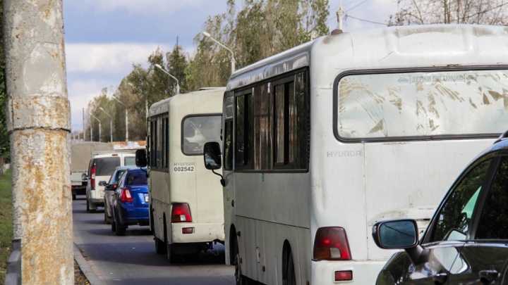 В ход пошла бита: в Ростове подрались водитель маршрутки и пассажир