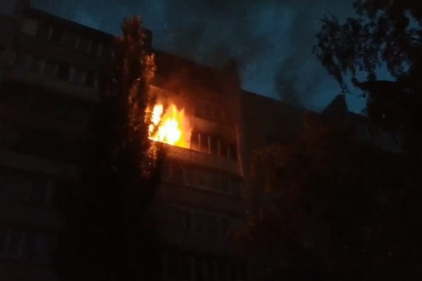 Огонь добрался до балкона Огонь добрался до балкона
