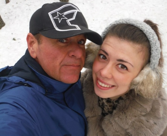 У
Ольги и Дэвида очень большая разница в возрасте, которую не все одобряют, но это
не смущает их У
Ольги и Дэвида очень большая разница в возрасте, которую не все одобряют, но это
не смущает их
