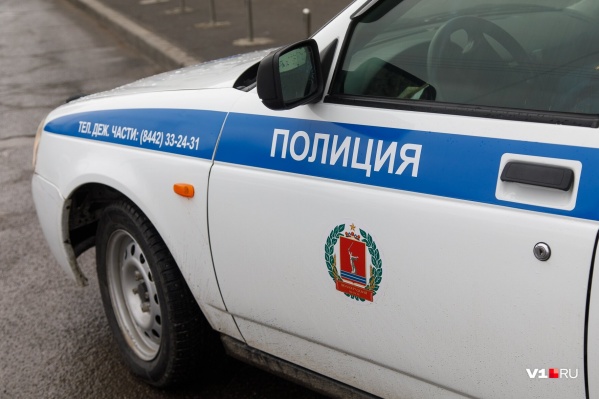 Полицейские три дня катались по фиктивным адресам, которые называла 13-летняя школьница Полицейские три дня катались по фиктивным адресам, которые называла 13-летняя школьница