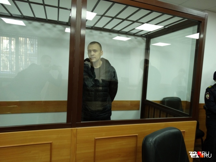 На суд в Тюмень привезли члена жестокой «банды ФСБ», которую судят за убийство таксистов
