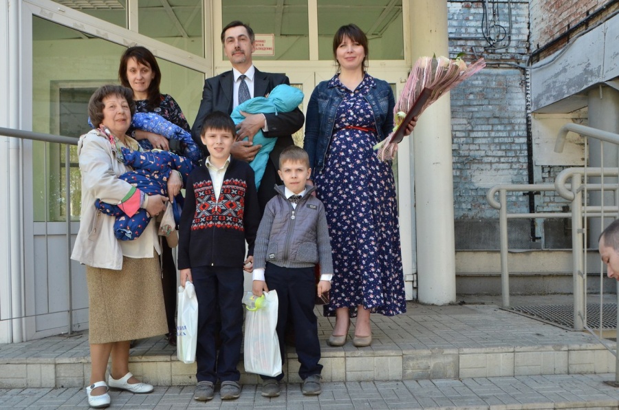 В омске родились дети. Семья Мартыновых. Семья Мартыновых Тверь. Семейство Мартыновых.