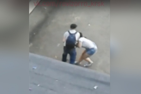 Видео драки засняли соседи по дому в «Зеленой роще» Видео драки засняли соседи по дому в «Зеленой роще»