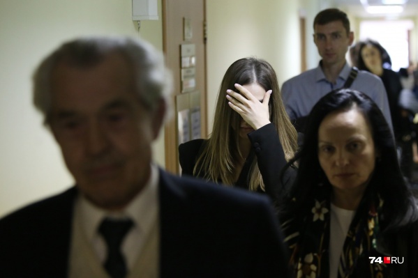 Милана Ахмедова пыталась спрятать лицо и возражала против участия журналистов в процессе Милана Ахмедова пыталась спрятать лицо и возражала против участия журналистов в процессе