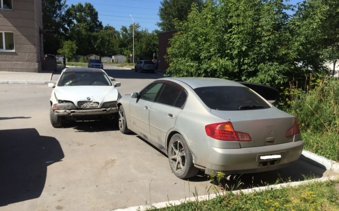 BMW ехал в страховую компанию по поводу предыдущей аварии BMW ехал в страховую компанию по поводу предыдущей аварии