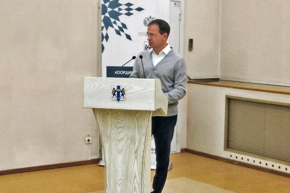 Сегодня же Владимир Мединский подарил новосибирским школам 16 пианино Сегодня же Владимир Мединский подарил новосибирским школам 16 пианино