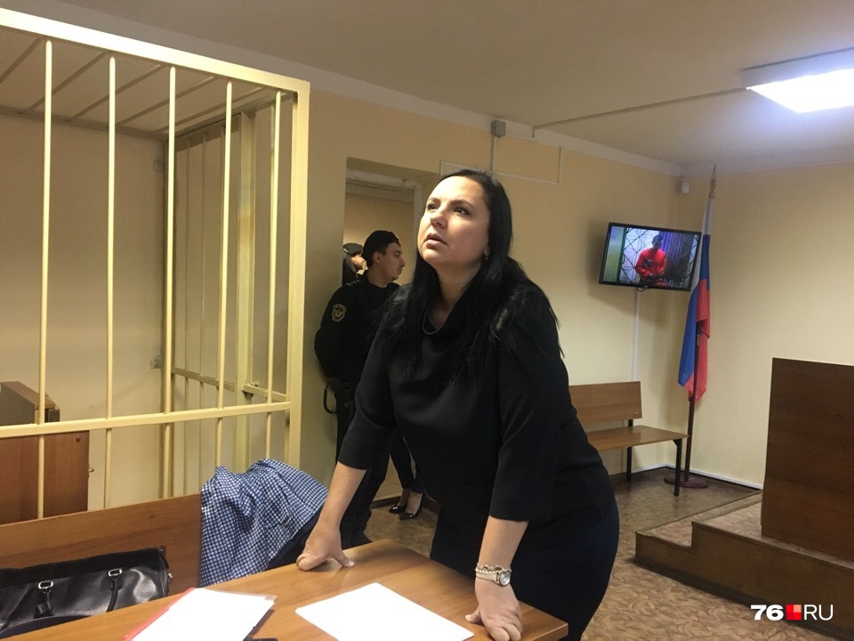 Ирина Бирюкова общается со своим подзащитным Ирина Бирюкова общается со своим подзащитным