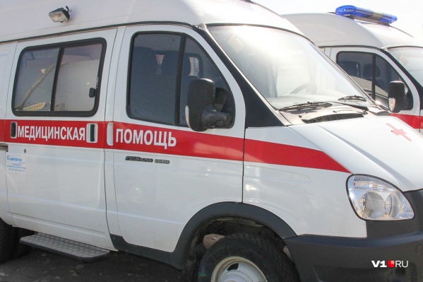 Скорая привезла ребёнка в больницу с травмой головы и ушибами Скорая привезла ребёнка в больницу с травмой головы и ушибами
