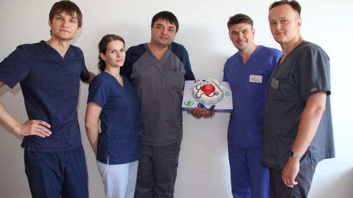 Благодарный пациент подарил врачам кардиоцентра «сердечный» торт