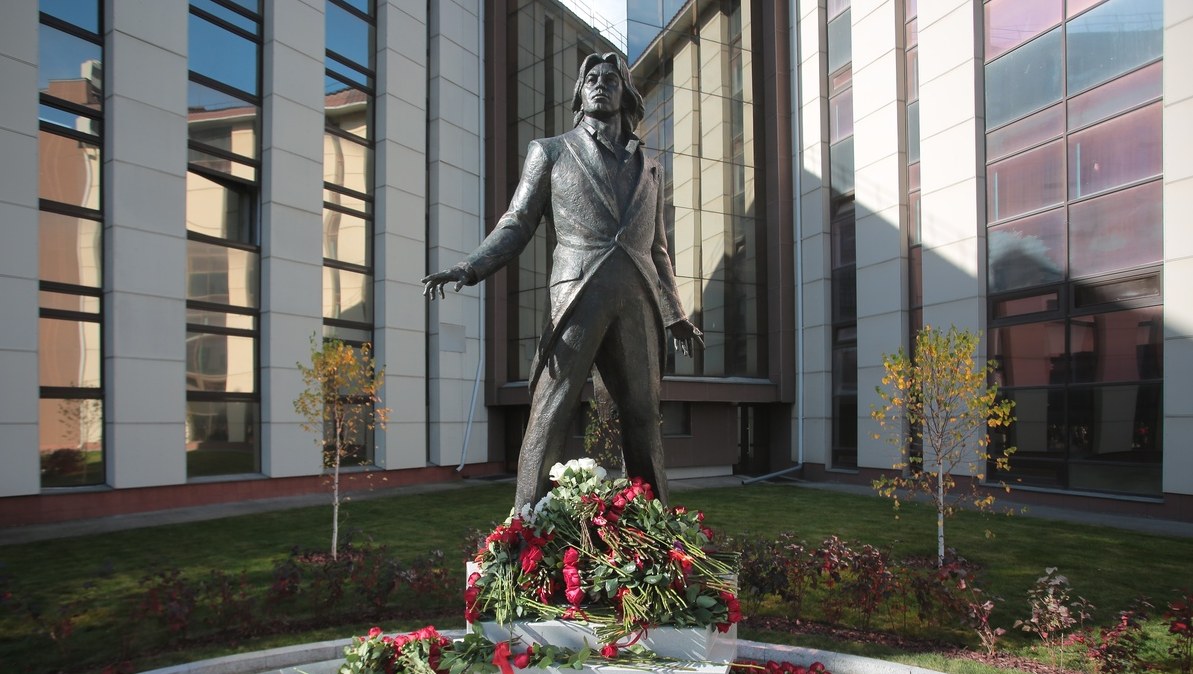 В Москве установили памятник Дмитрию Хворостовскому на его могиле