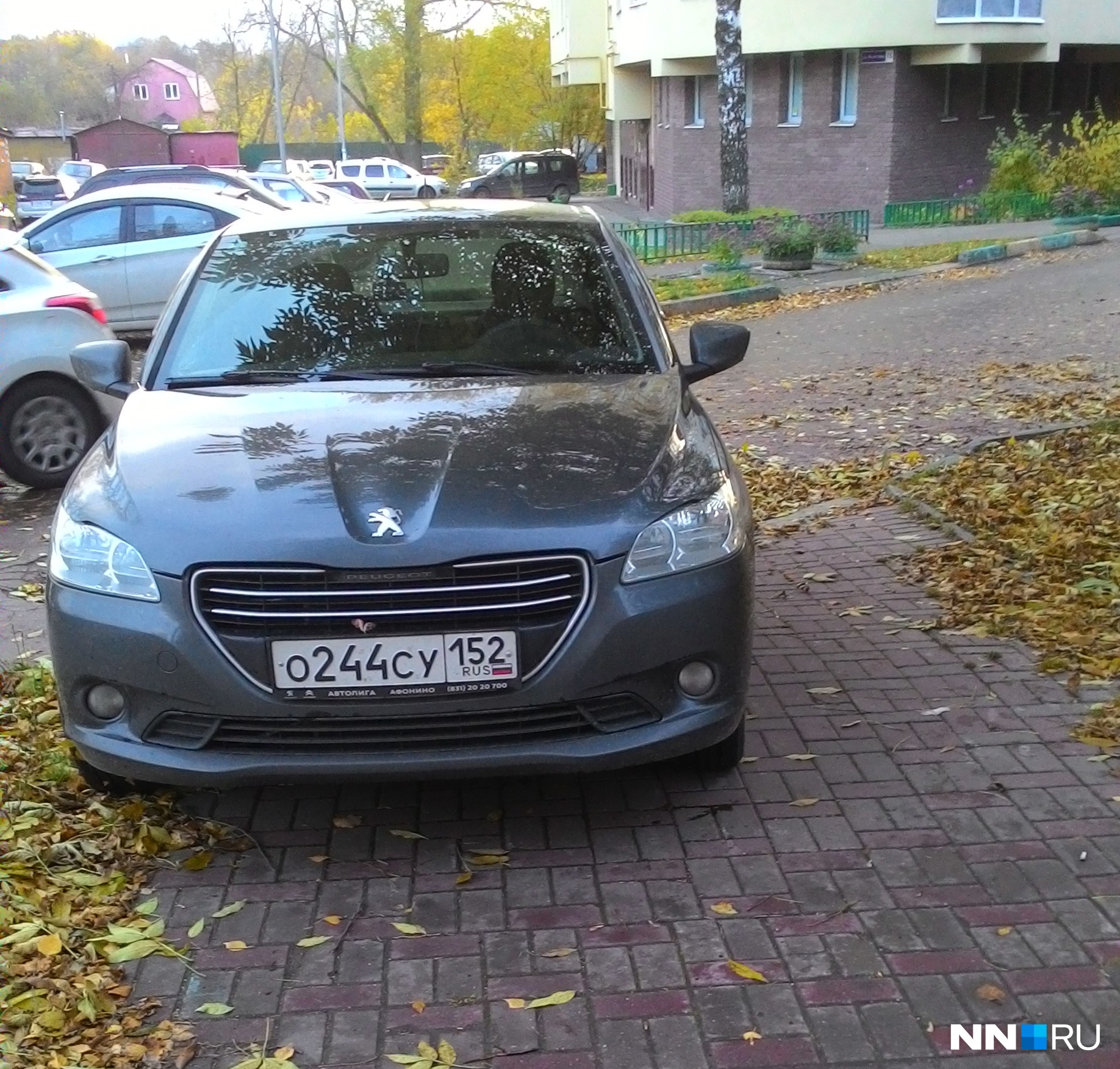 Короли парковки. Автомобилисты захватили тротуары в Нижнем Новгороде