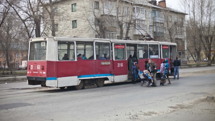 Постелют даже линолеум и сделают обогрев: в Новосибирске потратят очень много денег на 10 трамваев