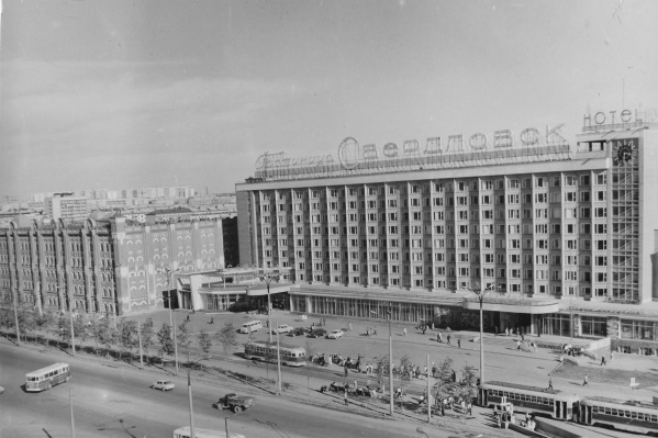 Гостиница «Свердловск» на открытке 1974 года Гостиница «Свердловск» на открытке 1974 года