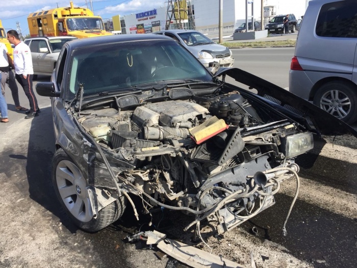 Автомобили получили значительные повреждения Автомобили получили значительные повреждения