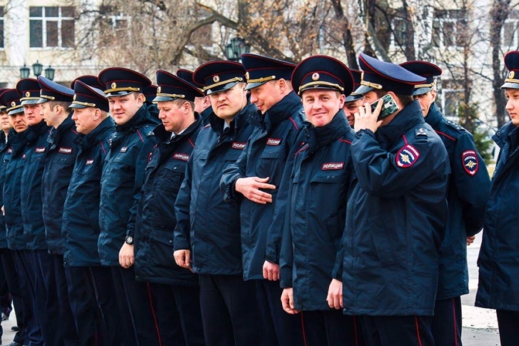 Сотрудники полиции далеко не всегда строгие и серьезные, а в их жизни есть место подвигу Сотрудники полиции далеко не всегда строгие и серьезные, а в их жизни есть место подвигу