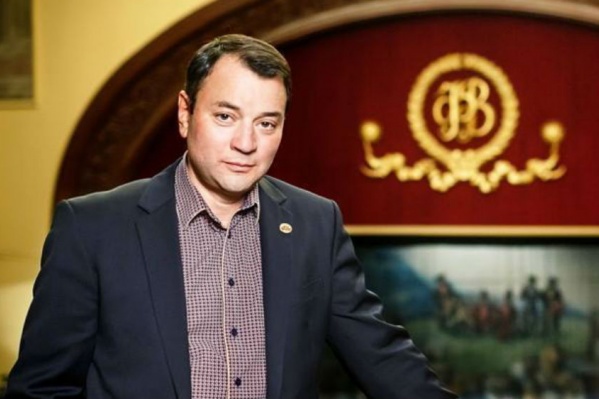В театр Юрий Итин заходить не стал В театр Юрий Итин заходить не стал