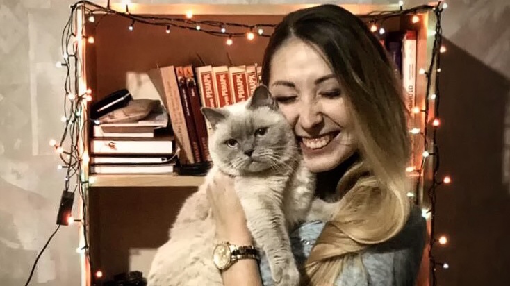 Анжелика нашла кошку в подъезде и не смогла пройти мимо Анжелика нашла кошку в подъезде и не смогла пройти мимо