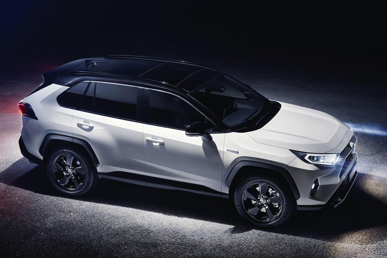 Toyota RAV4 получит двигатели объёмом 2 или 2,5 литра и полный привод с «регулируемым вектором тяги» Toyota RAV4 получит двигатели объёмом 2 или 2,5 литра и полный привод с «регулируемым вектором тяги»