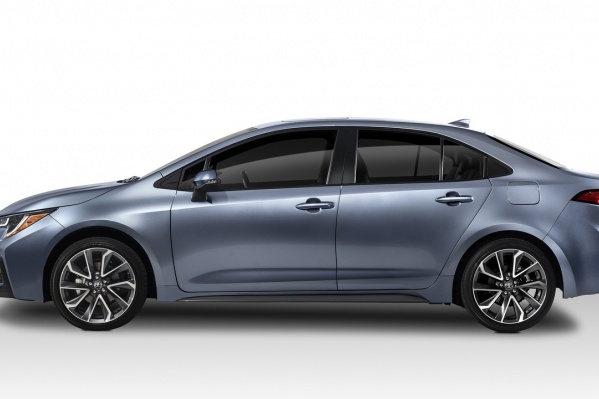 Camry или Corolla? У них теперь одна платформа, близкая стилистика и... почти одинаковая цена Camry или Corolla? У них теперь одна платформа, близкая стилистика и... почти одинаковая цена