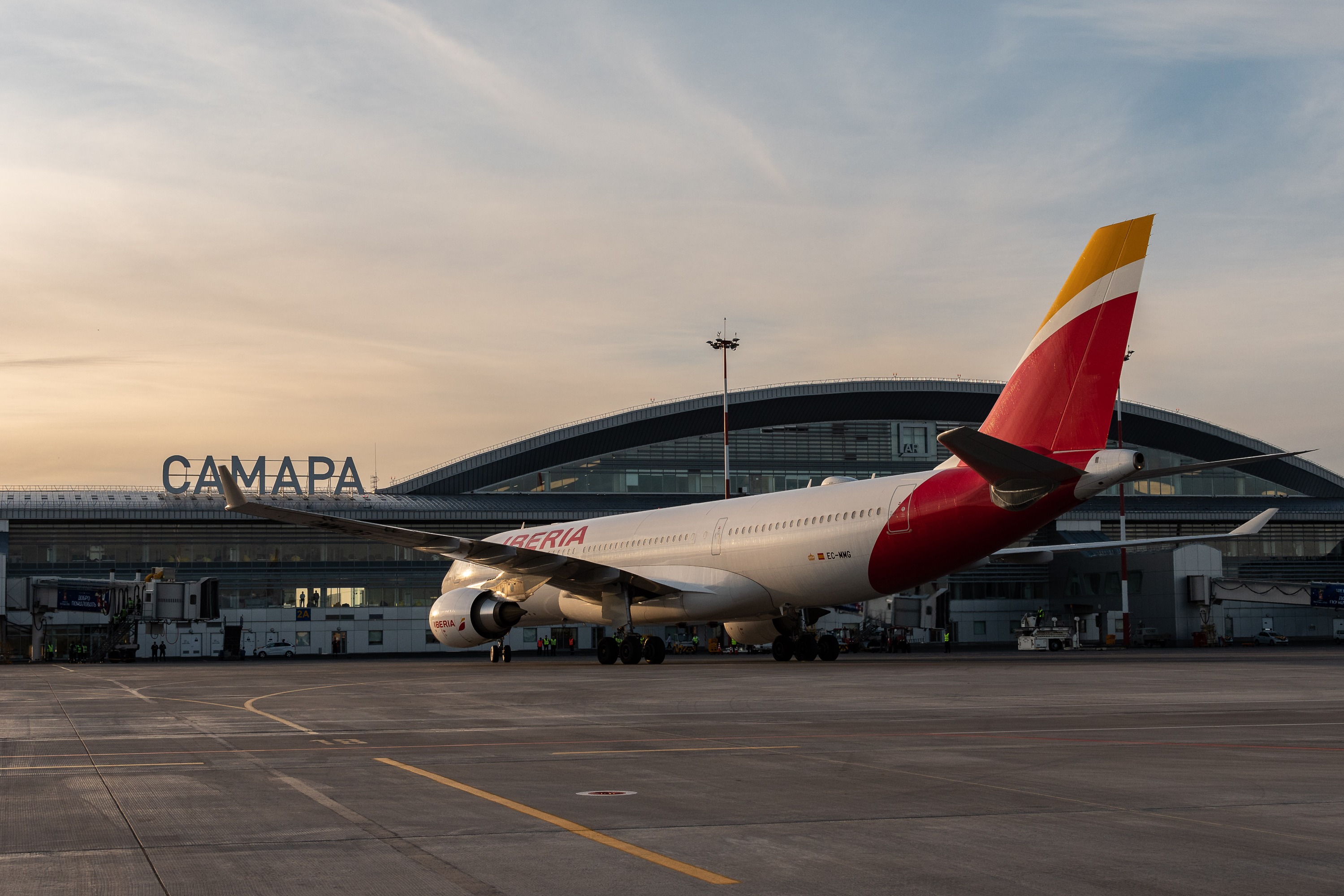 Our airport. Аэропорт Курумоч Самара. Самарский аэропорт Курумоч. Аэровокзал Самара. Самолет Курумоч.