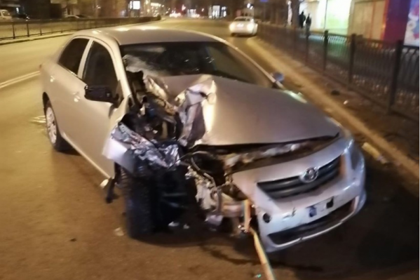 У машины серьезно поврежден перед У машины серьезно поврежден перед