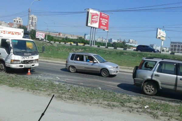 Авария возле дома <nobr class="_">№ 18/1</nobr> по ул. Фабричной Авария возле дома <nobr class="_">№ 18/1</nobr> по ул. Фабричной