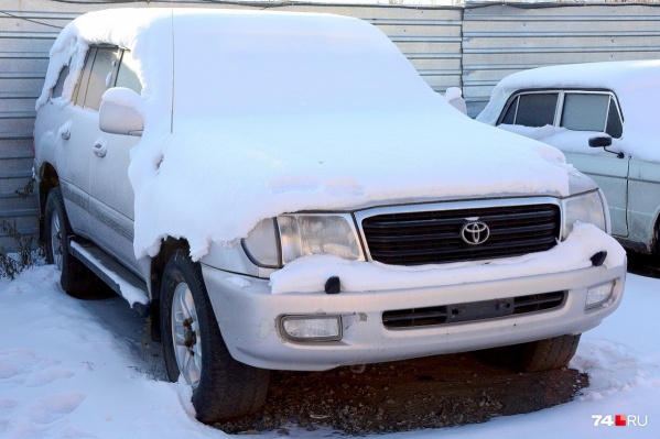 Toyota Land Cruiser содержали на штрафстоянке на улице Братьев Кашириных — сюда привозят машины, которые проходят вещдоками по уголовным делам, или их владельцы попались в нетрезвом виде Toyota Land Cruiser содержали на штрафстоянке на улице Братьев Кашириных — сюда привозят машины, которые проходят вещдоками по уголовным делам, или их владельцы попались в нетрезвом виде 