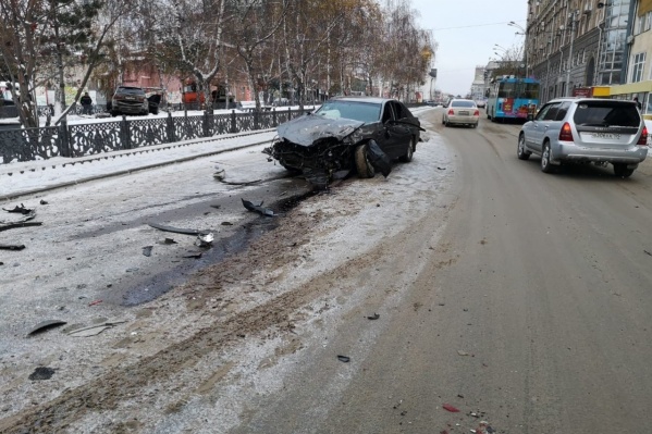 От удара водитель «Тойоты» вылетел из машины на дорогу От удара водитель «Тойоты» вылетел из машины на дорогу