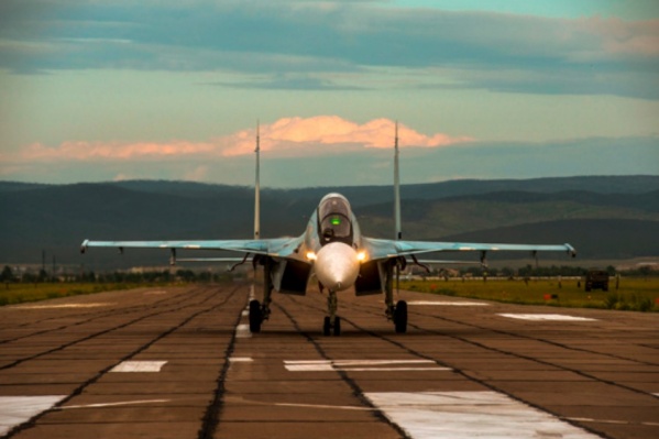 Истребители Су-30СМ совершили вынужденную посадку в Перми Истребители Су-30СМ совершили вынужденную посадку в Перми