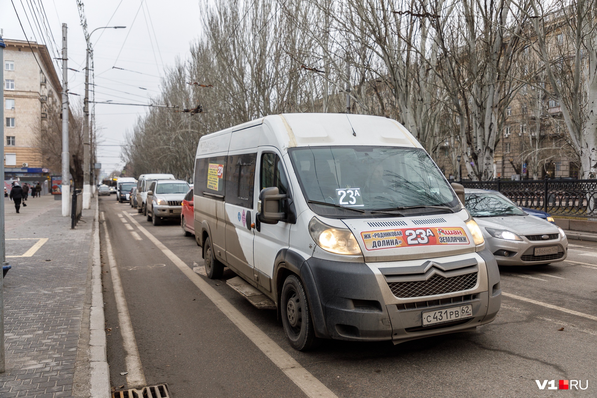 В центре Волгограда сразу выстроилась пробка В центре Волгограда сразу выстроилась пробка