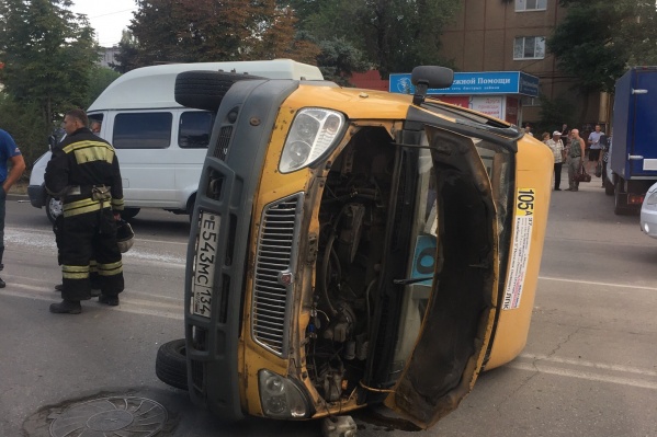 По счастливой случайности, маршрутка везла лишь одного пассажира По счастливой случайности, маршрутка везла лишь одного пассажира 