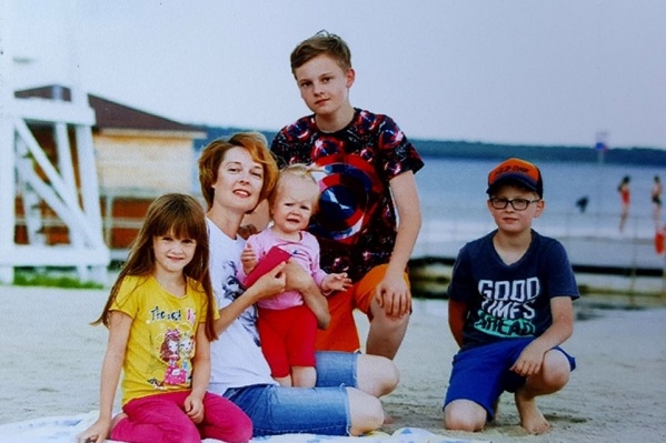У Полины четверо детей У Полины четверо детей