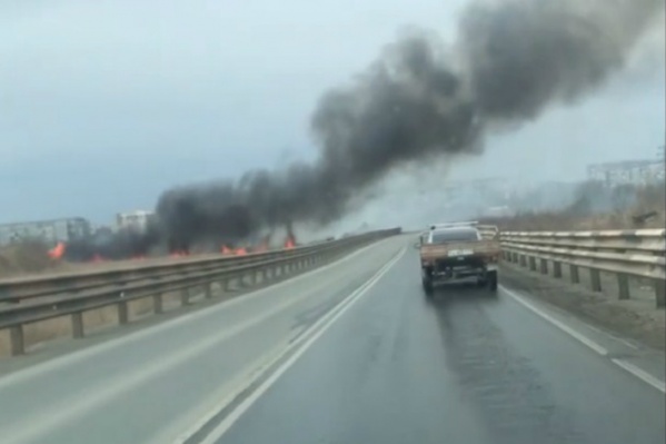 Пожар на проспекте Давыдова разгорелся 3 мая около 11 утра Пожар на проспекте Давыдова разгорелся 3 мая около 11 утра