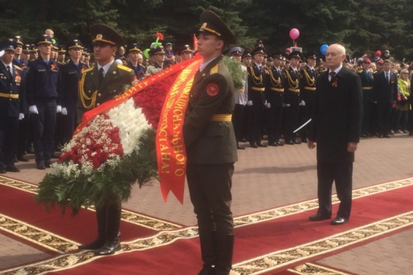 В парке Победы собрались ветераны и представители властей В парке Победы собрались ветераны и представители властей