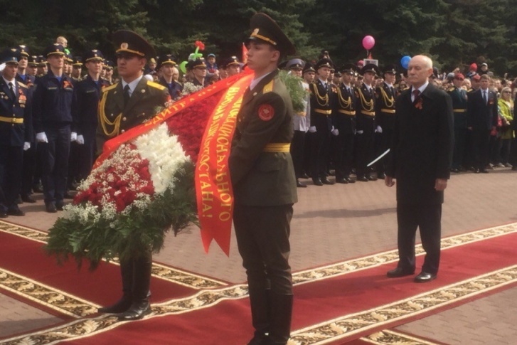 В парке Победы собрались ветераны и представители властей В парке Победы собрались ветераны и представители властей
