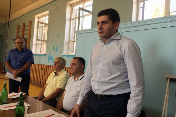 Саркис Гогорян (первый справа) будет представлять в донском парламенте «Единую Россию» Саркис Гогорян (первый справа) будет представлять в донском парламенте «Единую Россию»